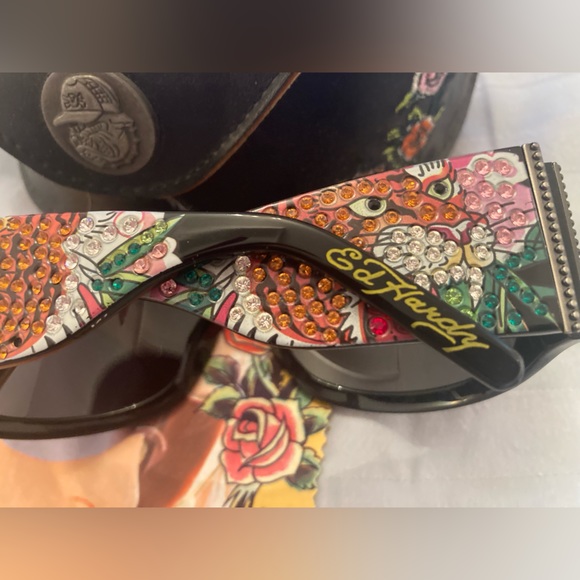 Ed hardy Rhinestone sunglasses - Picture 3 of 3